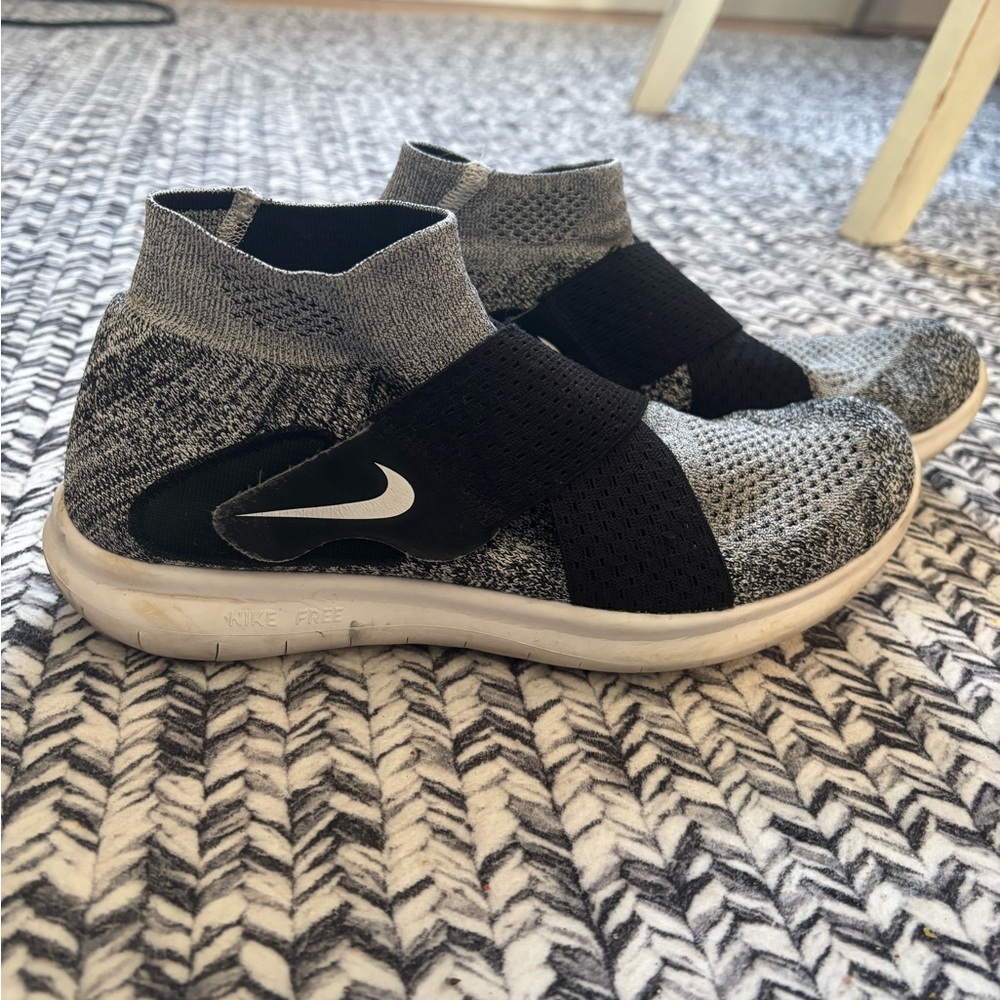 Nike Women’s Flyknit Lightweight Velcro Black and Gray Knit Sneakers